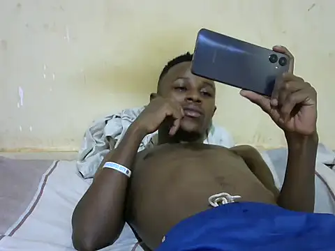 Snapshot of swthairydic chatting on 10-25-25, 03:29 swthairydic online show from 10-25-25, 03:29