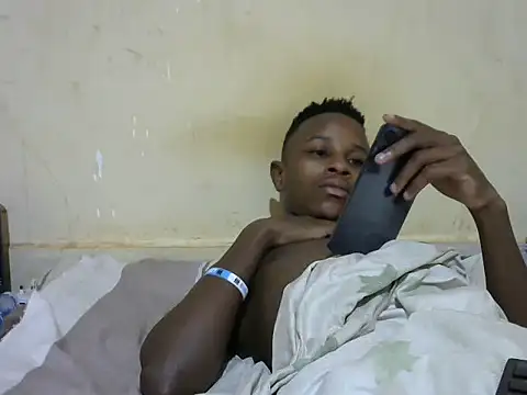 Snapshot of swthairydic chatting on 10-28-25, 01:03 swthairydic online show from 10-28-25, 01:03