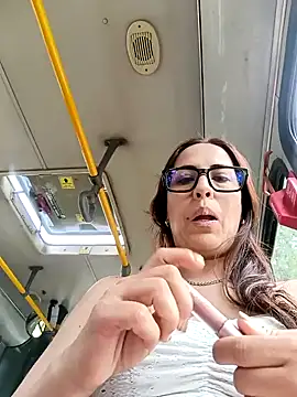 Snapshot of Lena-32 chatting on 01-29-25, 03:47 Lena-32 online show from 01-29-25, 03:47