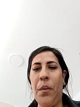 Snapshot of Lena-32 chatting on 12-17-25, 07:09 Lena-32 online show from 12-17-25, 07:09