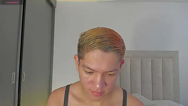 Snapshot of JulianRose_1 chatting on 11-26-25, 12:17 JulianRose 1 online show from 11-26-25, 12:17