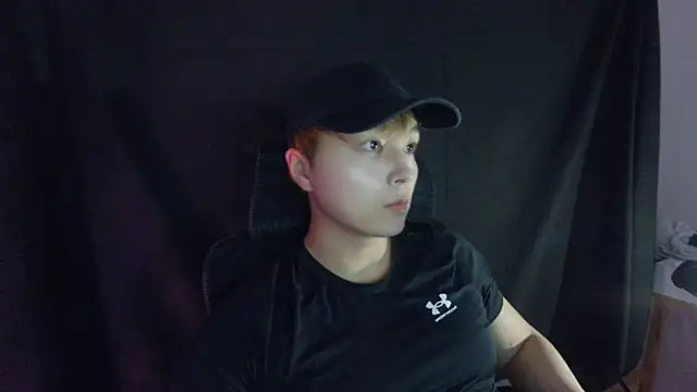 Snapshot of Tkcqcc chatting on 03-18-25, 04:26 Tkcqcc online show from 03-18-25, 04:26