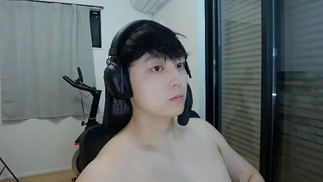 Snapshot of Tkcqcc chatting on 10-11-25, 01:42 Tkcqcc online show from 10-11-25, 01:42