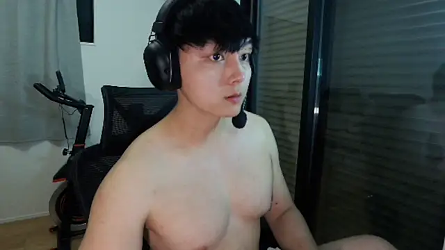 Snapshot of Tkcqcc chatting on 10-12-25, 04:17 Tkcqcc online show from 10-12-25, 04:17