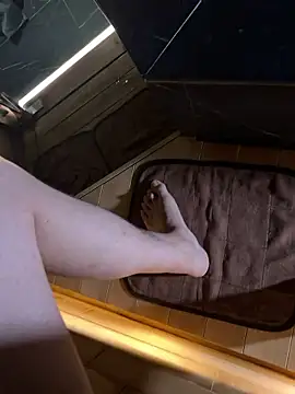 Snapshot of Tkcqcc chatting on 11-18-25, 11:03 Tkcqcc online show from 11-18-25, 11:03