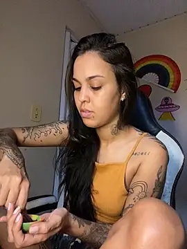 Snapshot of poliannaxx chatting on 09-19-25, 02:46 poliannaxx online show from 09-19-25, 02:46