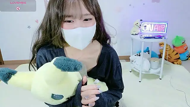 Snapshot of _Iroha_99 chatting on 11-17-25, 02:12 Iroha 99 online show from 11-17-25, 02:12