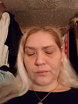 Snapshot of Minna_Jeannie chatting on 12-17-25, 01:55 Minna Jeannie online show from 12-17-25, 01:55