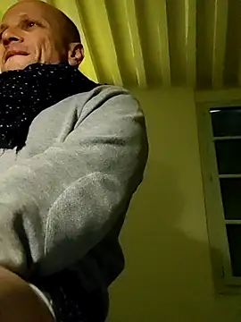 Snapshot of wedge75 chatting on 10-05-25, 01:31 wedge75 online show from 10-05-25, 01:31