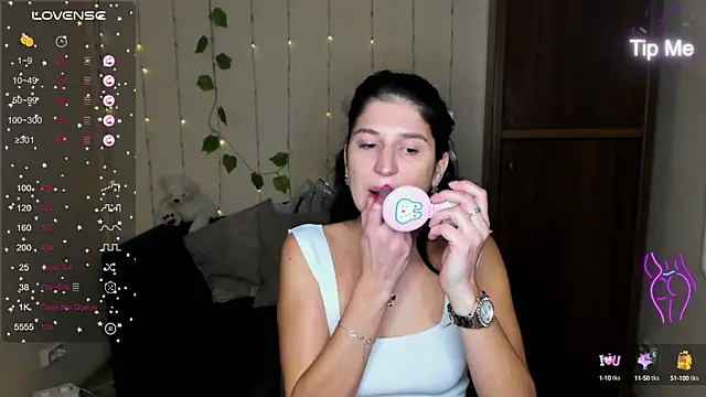 Snapshot of Alianna_Solo_Kisses chatting on 01-25-25, 12:26 Alianna Solo Kisses online show from 01-25-25, 12:26