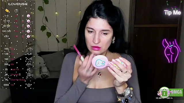 Snapshot of Alianna_Solo_Kisses chatting on 02-05-25, 06:24 Alianna Solo Kisses online show from 02-05-25, 06:24