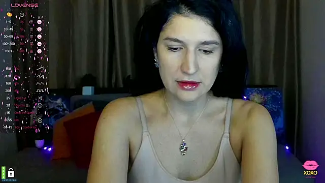 Snapshot of Alianna_Solo_Kisses chatting on 02-13-25, 06:30 Alianna Solo Kisses online show from 02-13-25, 06:30