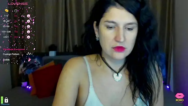 Snapshot of Alianna_Solo_Kisses chatting on 02-14-25, 06:23 Alianna Solo Kisses online show from 02-14-25, 06:23