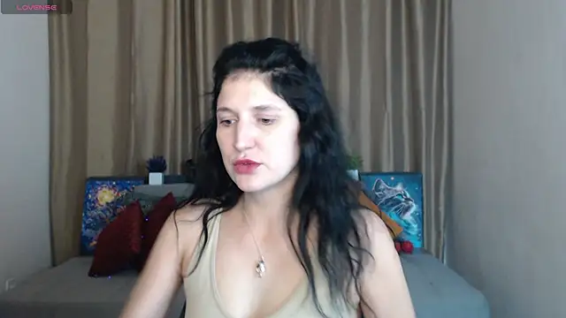 Snapshot of Alianna_Solo_Kisses chatting on 03-18-25, 12:25 Alianna Solo Kisses online show from 03-18-25, 12:25