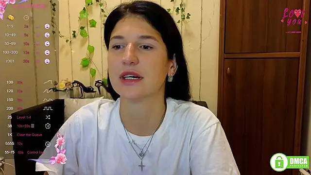 Snapshot of Alianna_Solo_Kisses chatting on 09-17-25, 05:31 Alianna Solo Kisses online show from 09-17-25, 05:31