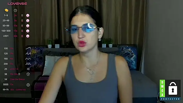 Snapshot of Alianna_Solo_Kisses chatting on 09-23-25, 05:32 Alianna Solo Kisses online show from 09-23-25, 05:32