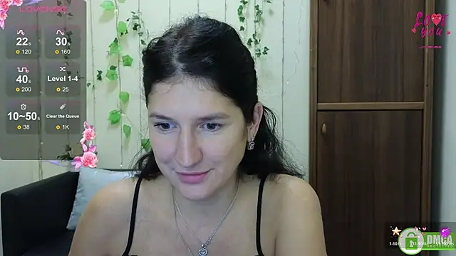 Snapshot of Alianna_Solo_Kisses chatting on 10-13-25, 11:32 Alianna Solo Kisses online show from 10-13-25, 11:32