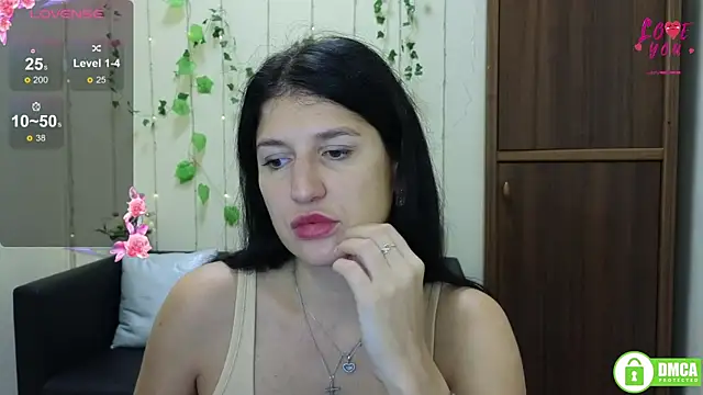 Snapshot of Alianna_Solo_Kisses chatting on 10-22-25, 05:30 Alianna Solo Kisses online show from 10-22-25, 05:30