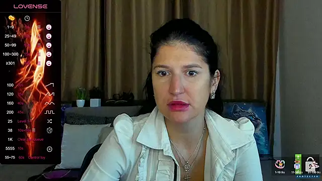 Snapshot of Alianna_Solo_Kisses chatting on 10-23-25, 05:29 Alianna Solo Kisses online show from 10-23-25, 05:29