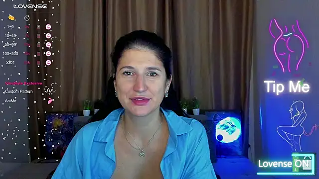 Snapshot of Alianna_Solo_Kisses chatting on 10-31-25, 06:25 Alianna Solo Kisses online show from 10-31-25, 06:25