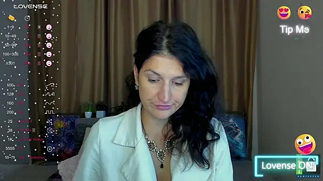 Snapshot of Alianna_Solo_Kisses chatting on 11-01-25, 12:18 Alianna Solo Kisses online show from 11-01-25, 12:18