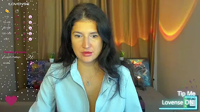 Snapshot of Alianna_Solo_Kisses chatting on 11-17-25, 06:19 Alianna Solo Kisses online show from 11-17-25, 06:19