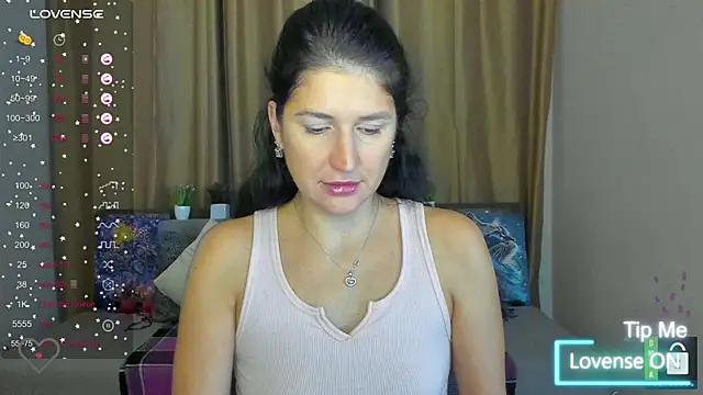 Snapshot of Alianna_Solo_Kisses chatting on 11-18-25, 06:29 Alianna Solo Kisses online show from 11-18-25, 06:29