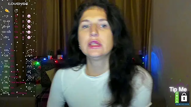 Snapshot of Alianna_Solo_Kisses chatting on 11-29-25, 06:27 Alianna Solo Kisses online show from 11-29-25, 06:27