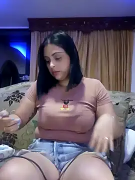 Snapshot of MelannyBell chatting on 01-24-25, 12:20 MelannyBell online show from 01-24-25, 12:20