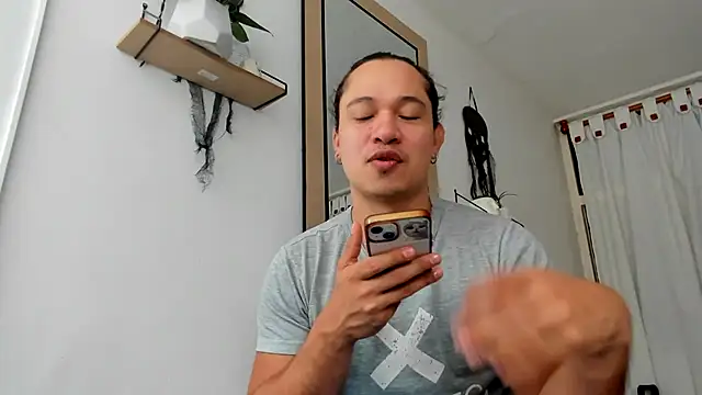 Snapshot of Valerioe chatting on 10-10-25, 12:15 Valerioe online show from 10-10-25, 12:15