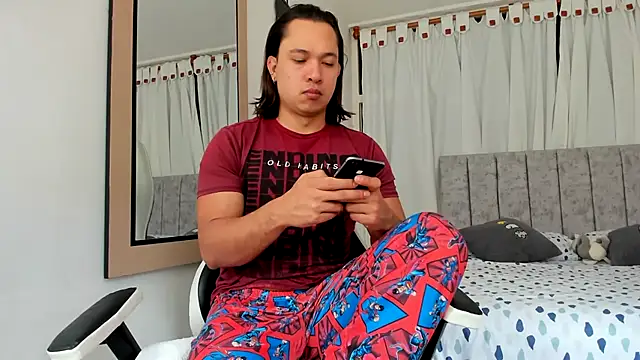 Snapshot of Valerioe chatting on 10-19-25, 04:18 Valerioe online show from 10-19-25, 04:18