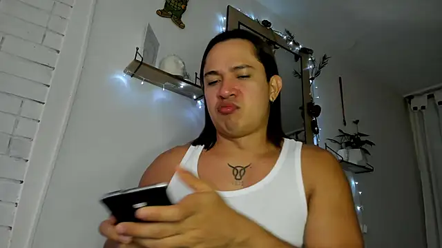 Snapshot of Valerioe chatting on 11-09-25, 10:08 Valerioe online show from 11-09-25, 10:08