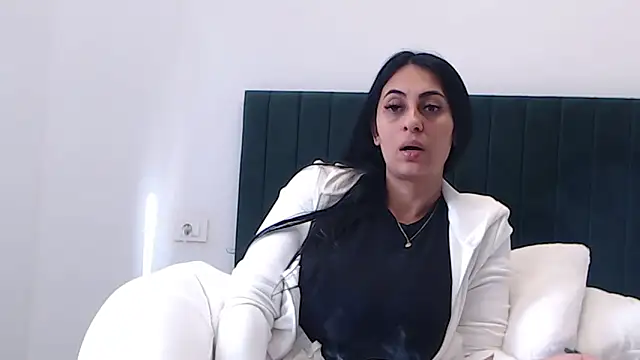 Snapshot of Aimeclark chatting on 10-17-25, 11:35 Aimeclark online show from 10-17-25, 11:35