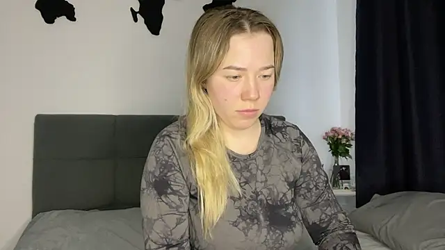 Embersweetbunny online show from 01-06-25, 01:08