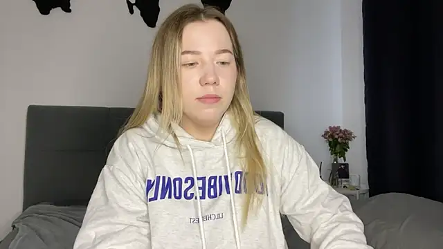 Embersweetbunny online show from 01-08-25, 01:20