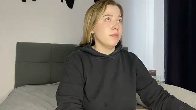 Embersweetbunny online show from 01-13-25, 12:56