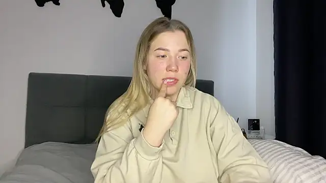 Embersweetbunny online show from 01-19-25, 12:39