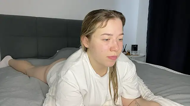 Embersweetbunny online show from 01-20-25, 09:24