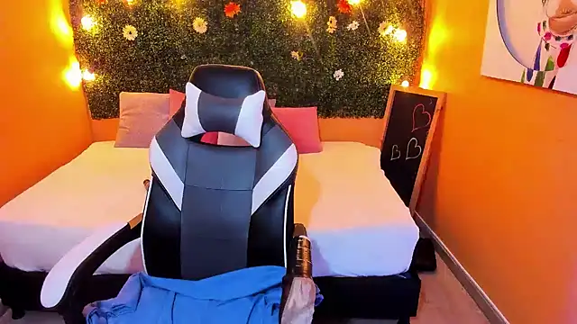 Lizzie Williams  online show from 01-24-25, 02:49