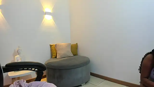 Lizzie Williams  online show from 10-02-25, 03:02