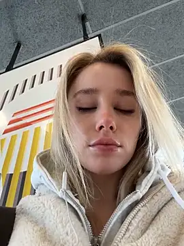 SSSATIVA model online show from 10-16-25, 12:44