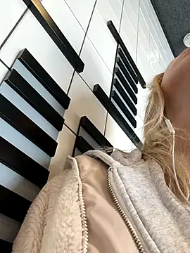 SSSATIVA model online show from 11-09-25, 02:43