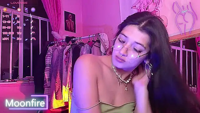 moonfiredancer online show from 09-10-25, 03:28