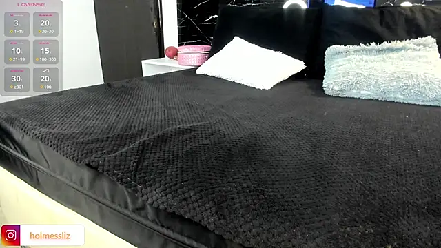 LIZ HOLMES online show from 01-12-25, 12:01