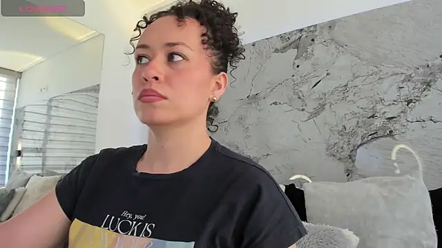 LIZ HOLMES online show from 11-11-25, 11:54