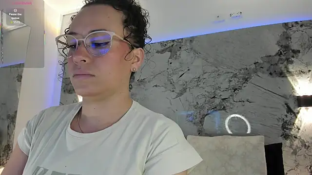 LIZ HOLMES online show from 12-22-25, 10:45