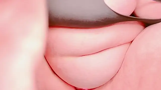 Snapshot of BiggyMelon chatting on 11-15-25, 02:24 BiggyMelon online show from 11-15-25, 02:24