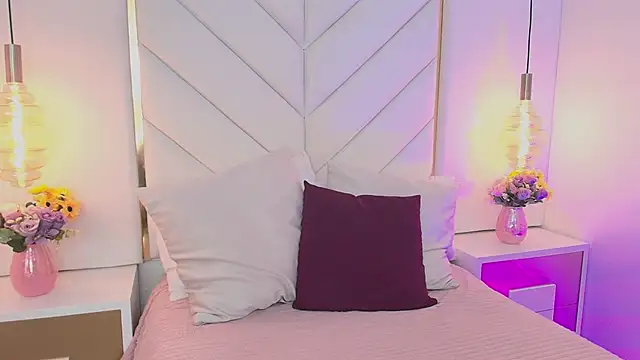 Flor delunaa online show from 09-15-25, 12:38