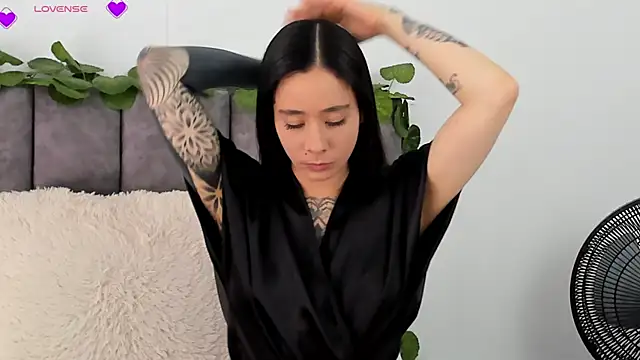 VeronicaTonu online show from 12-13-24, 06:38