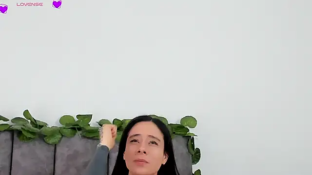 VeronicaTonu online show from 12-18-24, 06:25